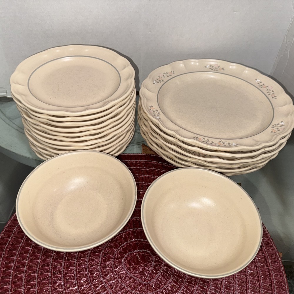 Pfaltzgraff Remembrance 18-Piece Dinner Plate Set