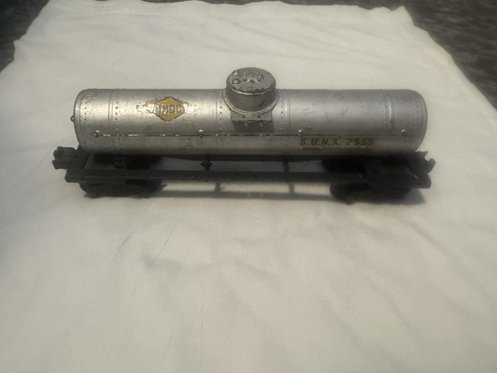 6 Lionel Post-War Cars (Tanker, Caboose, Gondola, Milk, Automobile, And Box)