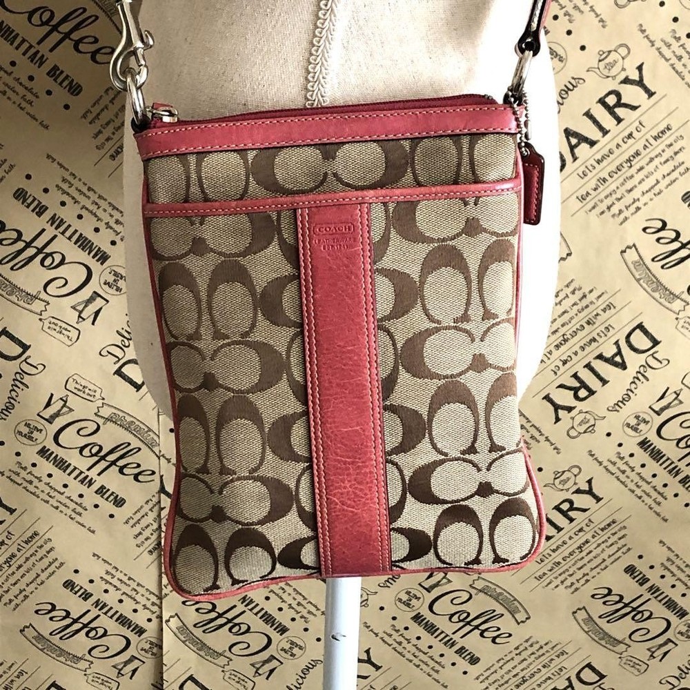 Coach Signature Canvas Shoulder Bag in Beige Authentic G06213115