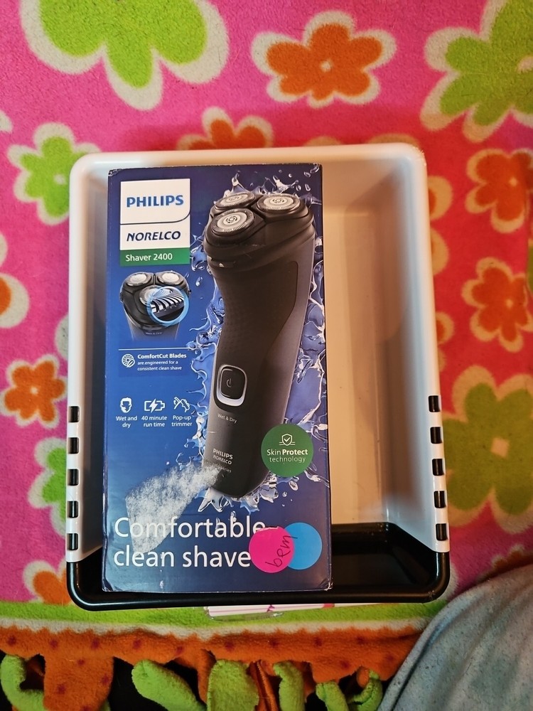 Philips Norelco 2400 Electric Shaver Brand New In Box