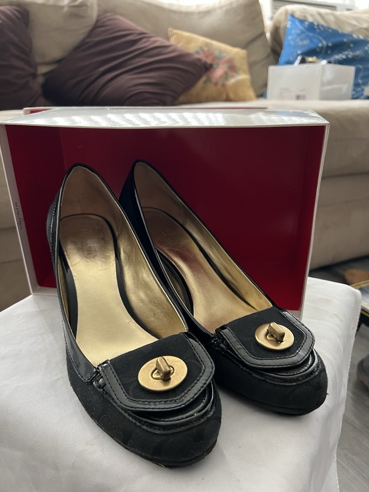 Vintage COACH Black Leather Heels Size 7.5 B with Turnlock Detail