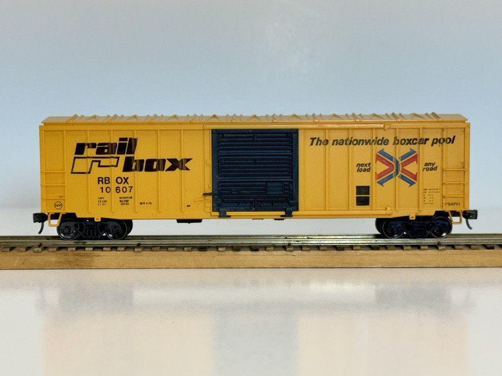 HO, Athearn, Rail Box, Yellow Single Door Boxcar # RBOX-10607