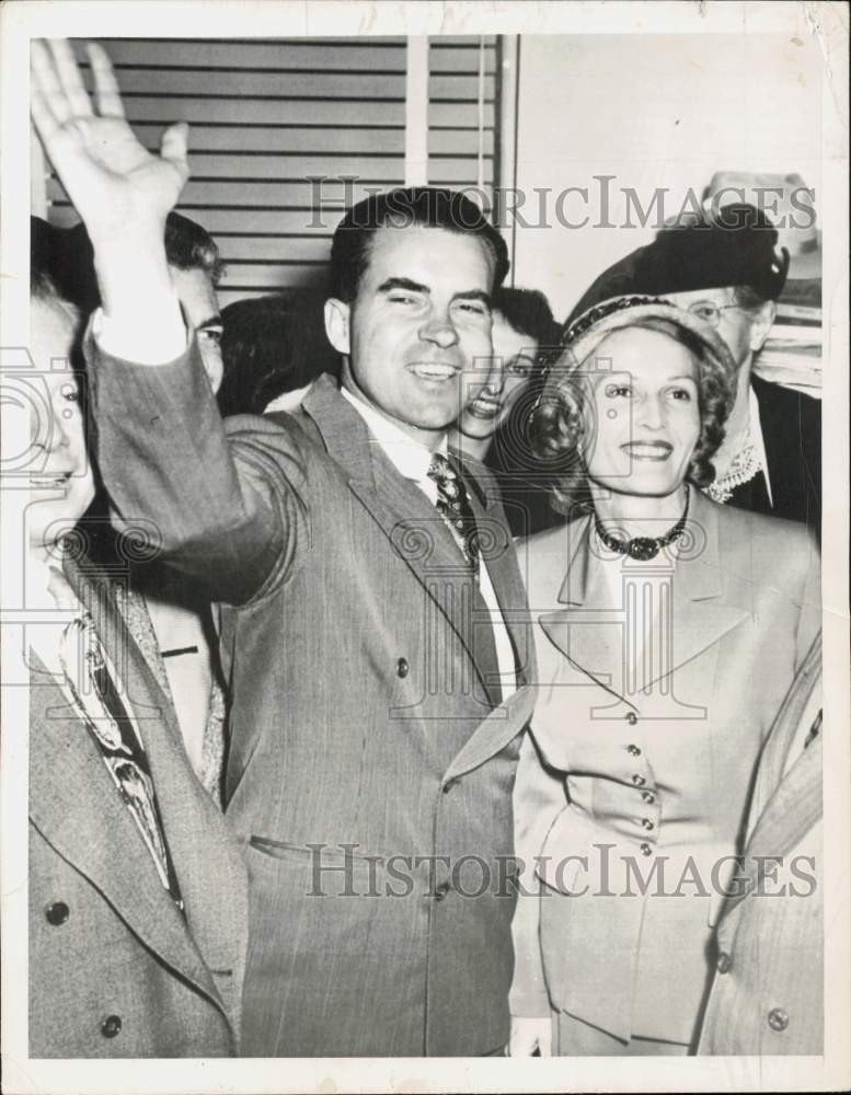 1950 Press Photo Rep. Richard Nixon and wife after election win in Los Angeles