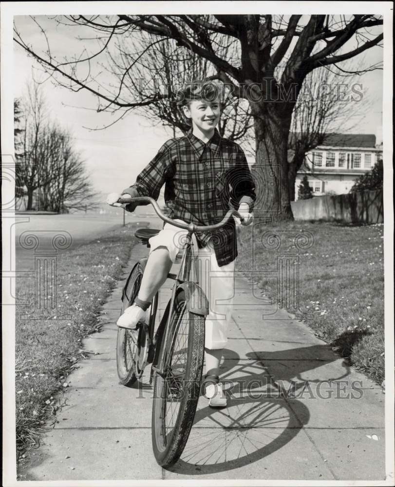 1954 Press Photo Amy Jo Blomberg rides bike on a Seattle sidewalk - lra77304