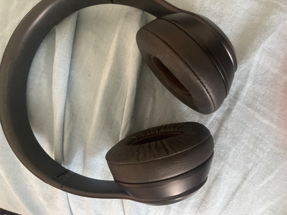 Beats Studio3 Wireless Over-Ear Headphones in Black