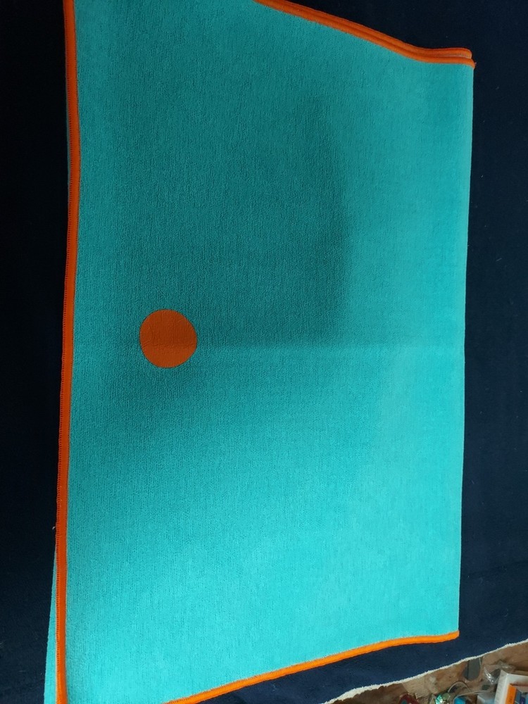 Manduka Yogitoes Skidless Blue  Orange Dot Yoga And LOGO Towel Grip Mat 24”x69”