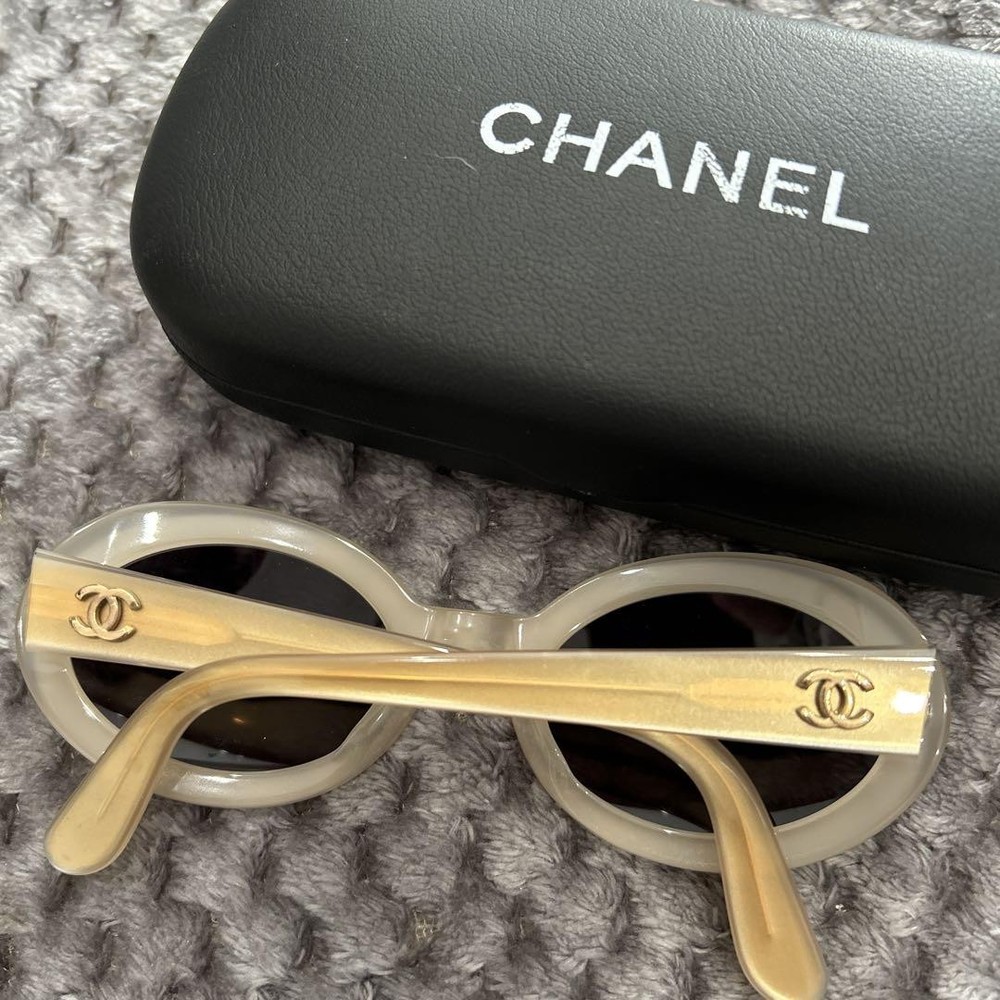 Vintage CHANEL Coco Mark Beige Black Sunglasses with Case 07801