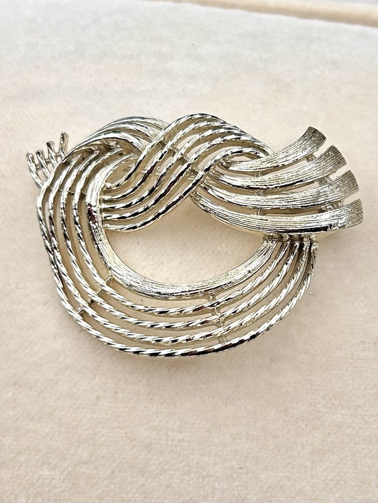 Lisner 1960s Vintage Statement Piece Retro Vibe Loose Knot Brooch Pin