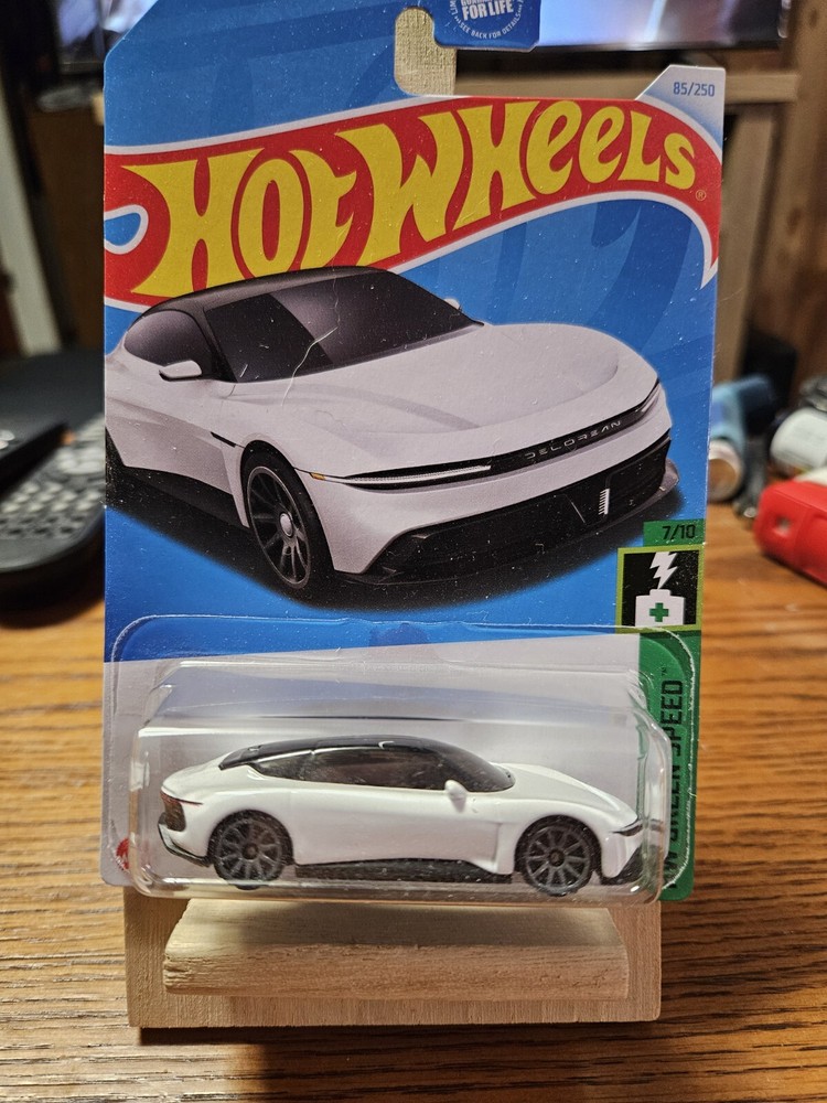 2024 White Delorean Alpha5  Hot Wheels #85/250  1:64 HW GREEN SPEED 7/10