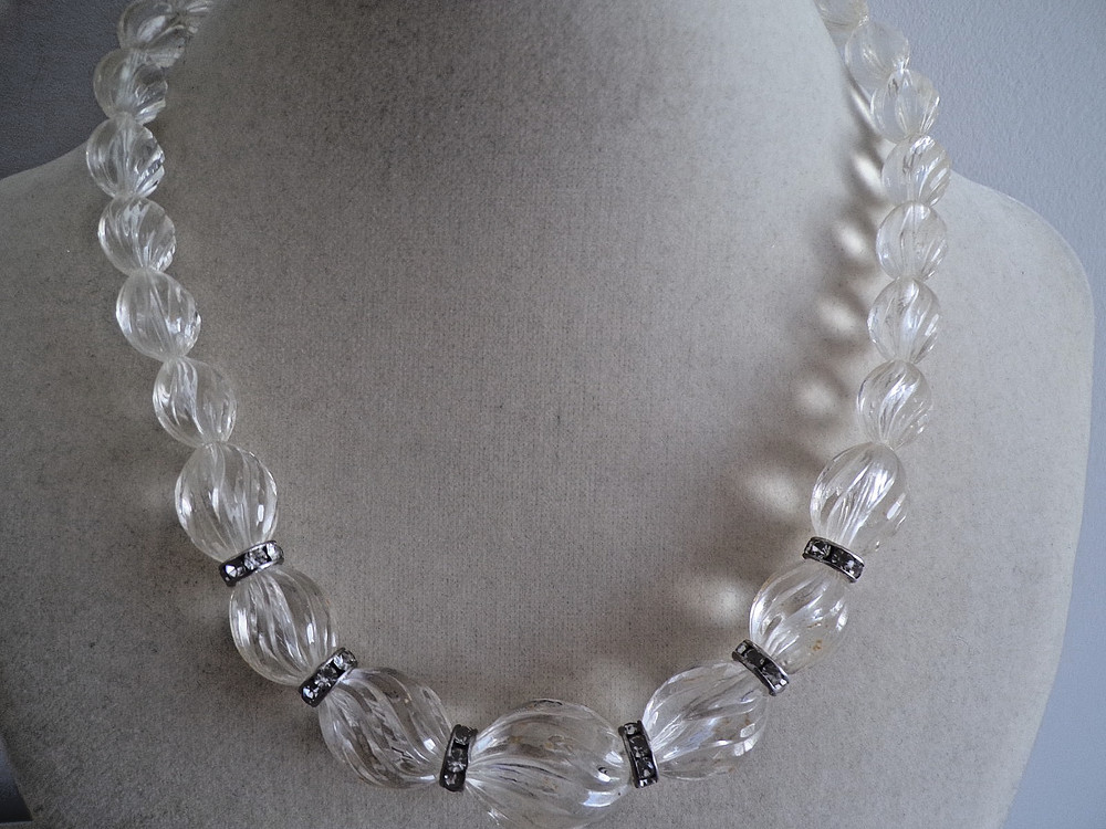 Vintage Avon Faceted Clear & Frosted Lucite Rhinestone Choker Necklace Unsigned