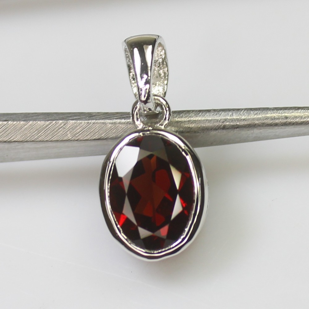 Natural Red Garnet  Vintage Pendant With 925 Sterling Silver 1.16 Grams