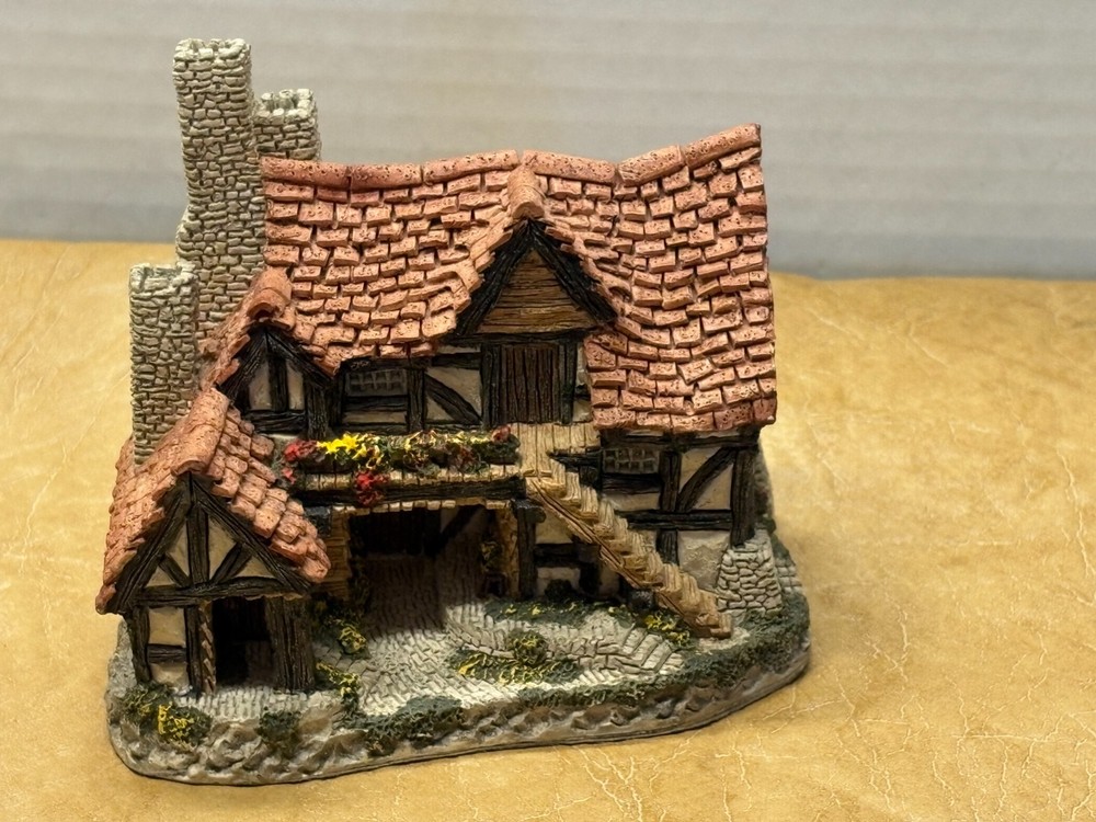 David Winter Hand Made/Painted-The Bothy Great Britain 1983 no box