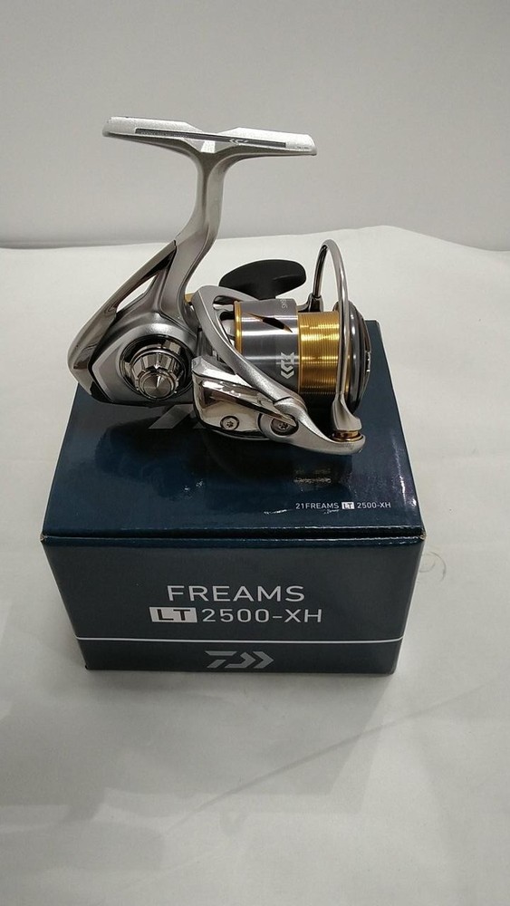 Daiwa 21 Freems LT2500-XH Lightweight Spinning Reel Pre-Owned