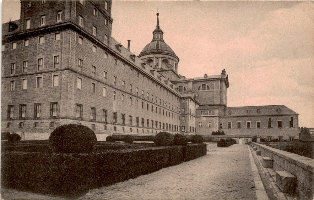 EL ESCORIAL, Monasterio, Jardín de los Frailes, MADRID. Postcard