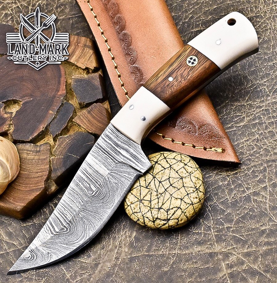 BEAUTIFUL CUSTOM DAMASCUS HANDE MADE HUNTING SKINER KNIFE WITH ANIQUE HANDLE