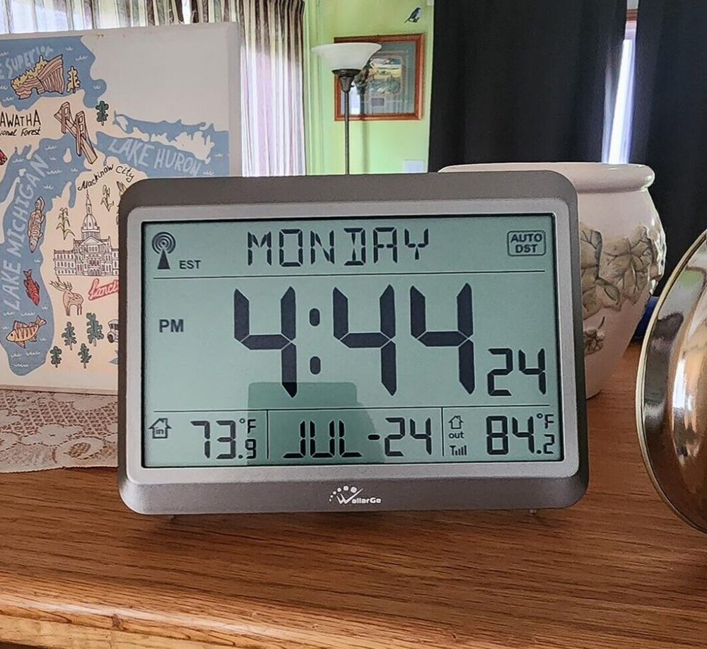 Atomic Clock Indoor Outdoor Temperature Self-Setting Digital 4 Time Zones DST