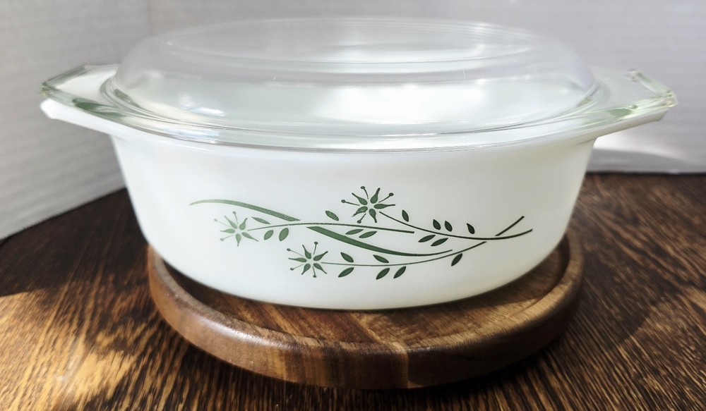 VTG Pyrex Honeysuckle promo casserole dish 043 1 1/2 QT - Small Chip See Photo