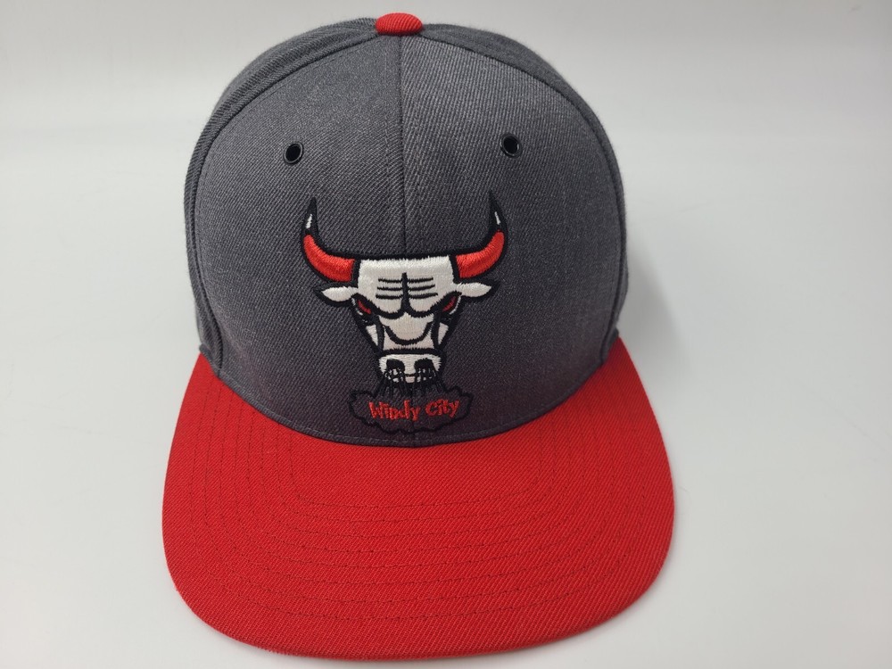 Chicago Bulls Mitchell & Ness Wool Snapback Cap Gray Red Windy City