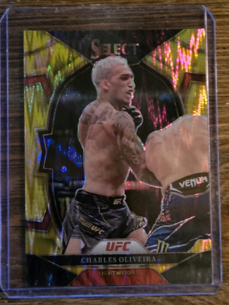 2023 Panini Select UFC - Concourse Charles Oliveira #45 Gold Prizm /10