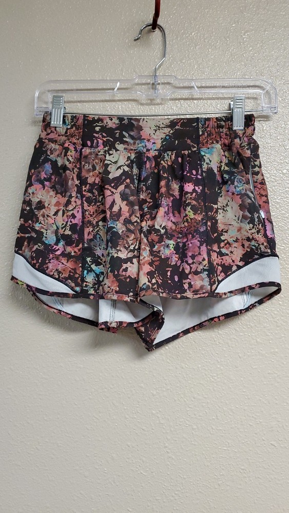 Lulmon Hotty Hot 4 Inch Lined Low Rise Shorts in Stencil Blossom Red Multi Size 4