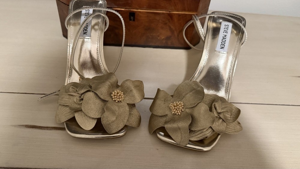 Steve Madden Gold Flower Strappy Block Heel Sandals Women's PU Size 7.5