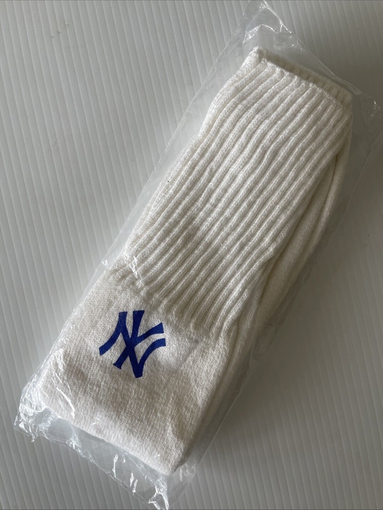 New York Yankees Foot Locker Socks Baseball MLB White Athletic vintage Sealed!!!