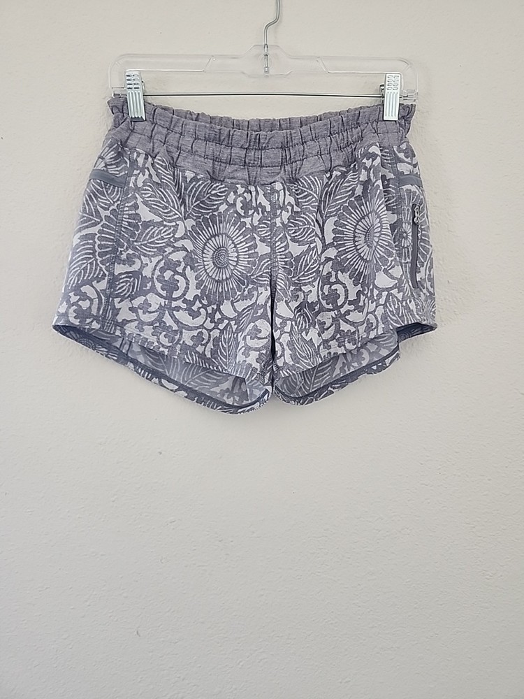 Womens Lululemon Hotty Hot Shorts Grey And White Floral Print Sz 6