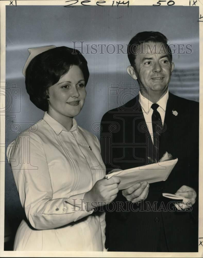 1964 Press Photo Patricia Waak presented Baptist Hospital award by Dr. T.S. Guy