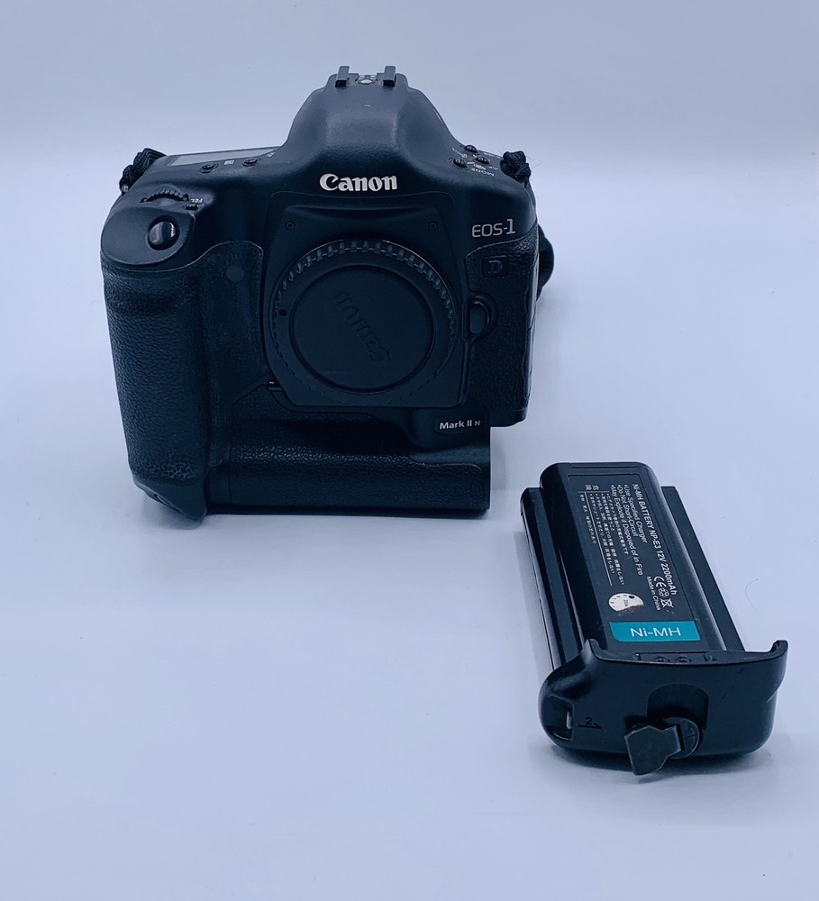 Canon EOS 1D Mark II 8.2MP Digital SLR Camera Body Only Untested No Charger