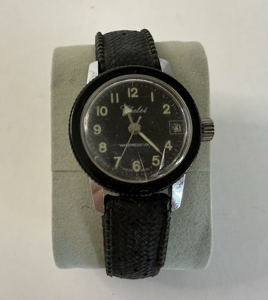 Vintage Chalet Swiss Mechanical Skin Diver Watch Tropic Strap Black Dial Runs