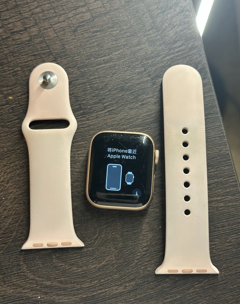 Apple Watch Series 5 40mm Aluminum Gold Case Pink Sand Sport Band - MWV72LL/A