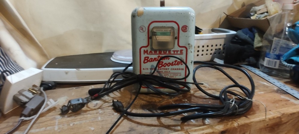 Vintage 1950s Marquette BANTAM BOOSTER  Model 612 ,-4 Battery Charger (WORKS)
