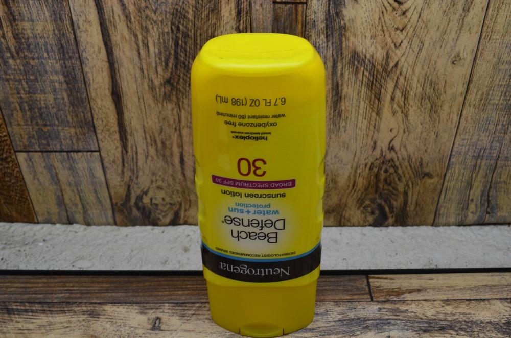 Neutrogena Beach Defense Water-Resistant Broad Spectrum SPF Sunscreen Lotion