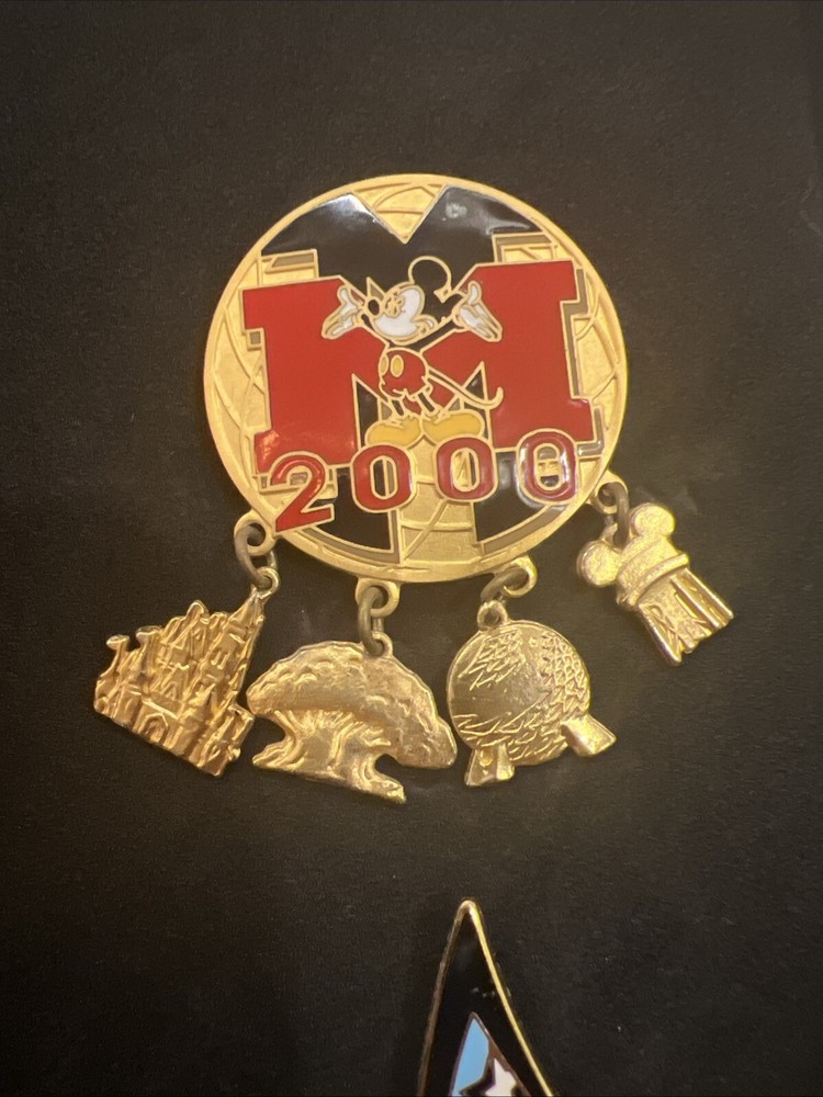 Limited Edition 4 Park 2000 Disney Pin