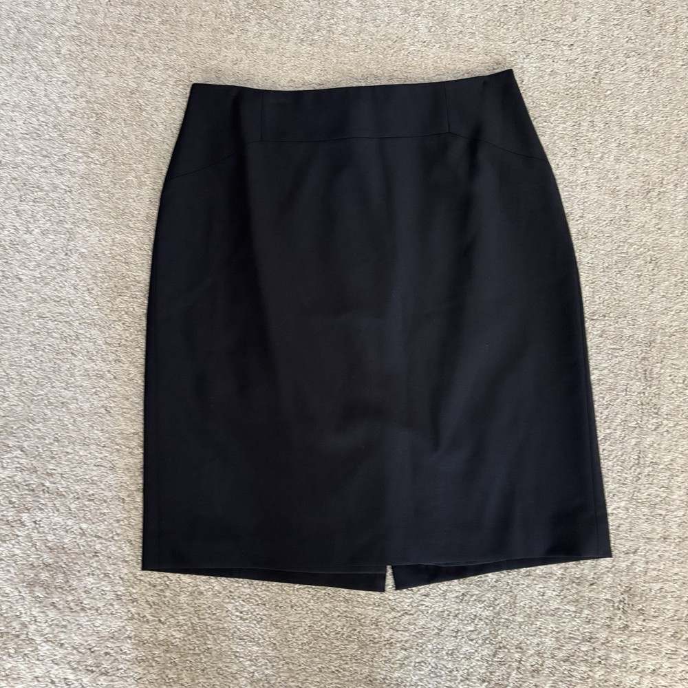 Ann Taylor woman’s pencil skirt full lined skirt size 8, back zipper, wool/nylon