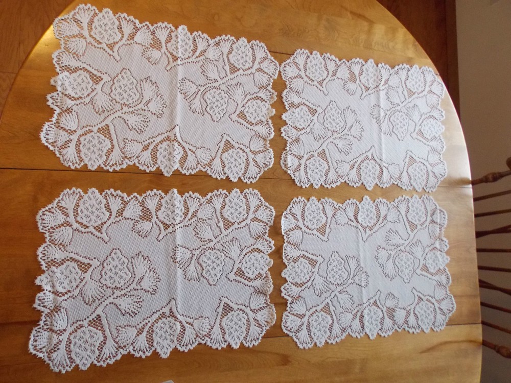 HERITAGE LACE WHITE HANGING STRAWBERRIES SET OF 4 PLACEMATS 20W BY 15L ITEM 3046