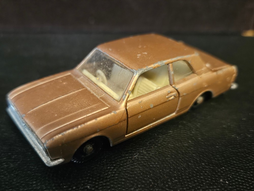 Vintage Matchbox Lesney Ford Cortina Car Champagne No 25 Retro American Model