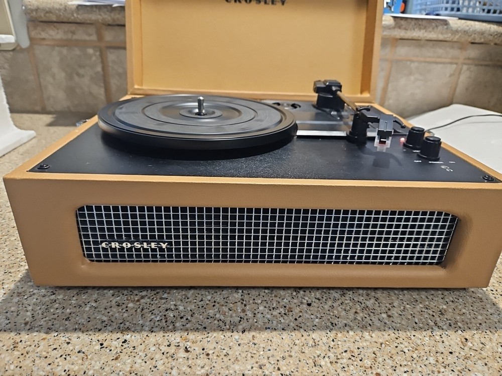 Crosley CR8017AB-TA Voyager Vintage Portable Tan Turntable Tested & Working