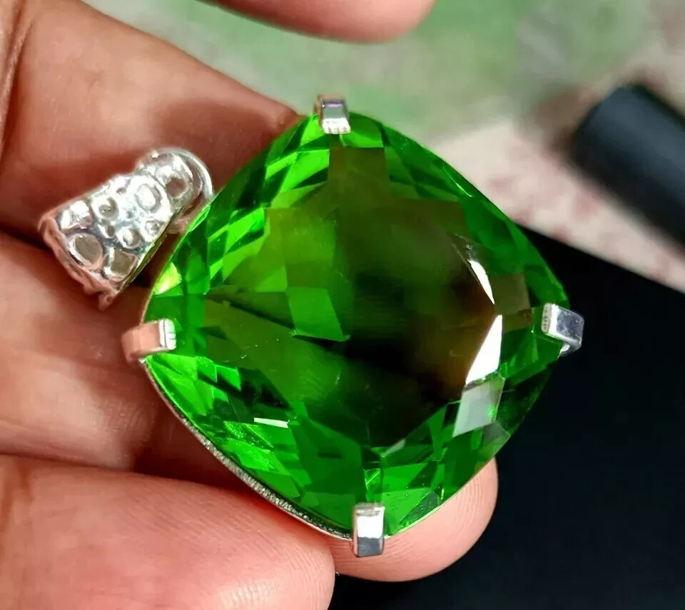 New Look 94 Ct Natural Green Topaz 925 Sterling Silver Cushion Cut Pendant
