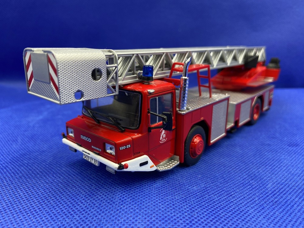 Ixo Hachette Iveco Magirus DLK 23/12 French Lyon Fire Truck Model 1:43 / MIB