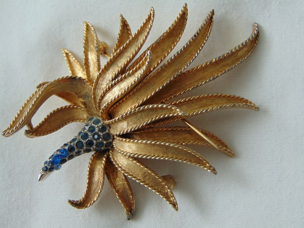 vintage Boucher signed numbered two tone blue crystals flower brooch