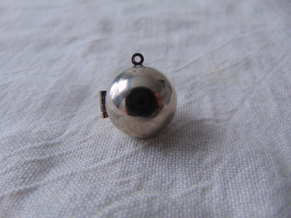 vintage silver ball locket pendant/charm