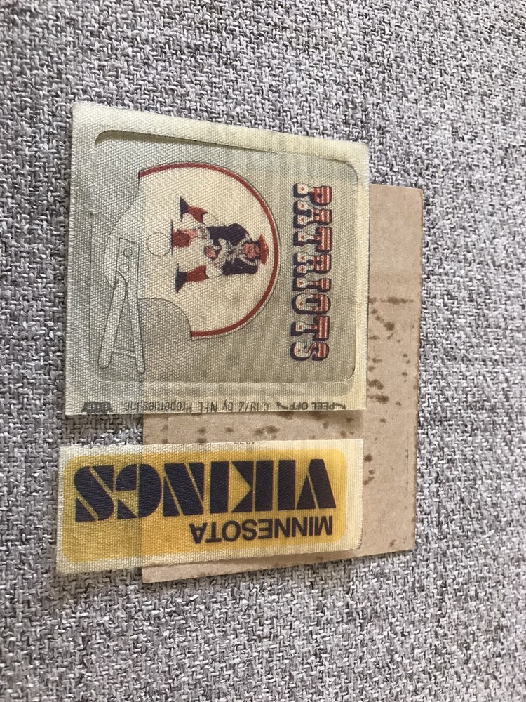 1972 Fleer CLOTH patch sticker decal New England Patriots Helmet Vikings NFL