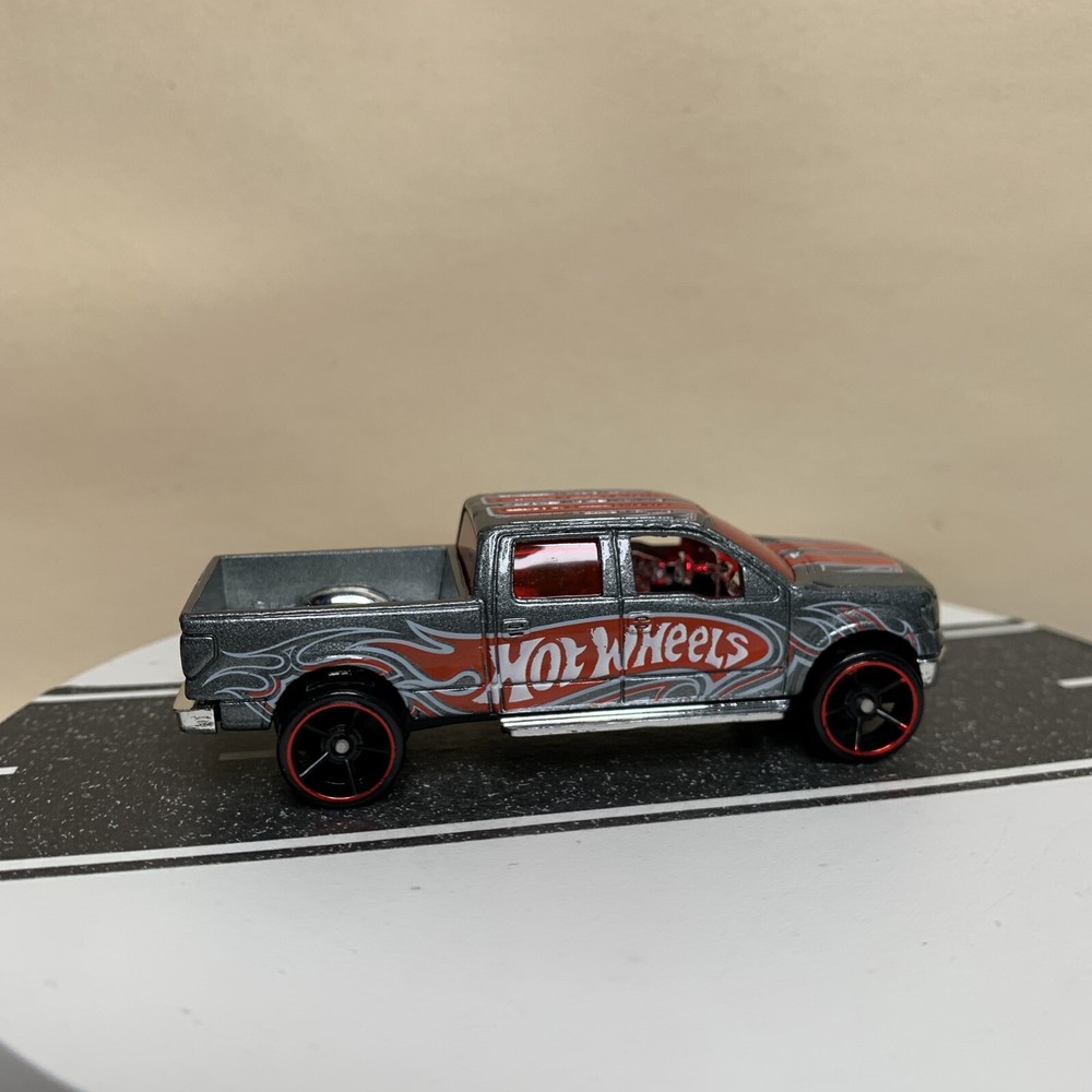 2009 Hot Wheels New Models #11/42 2009 Ford F-150 Pickup Truck Gray/Red OH5 NM