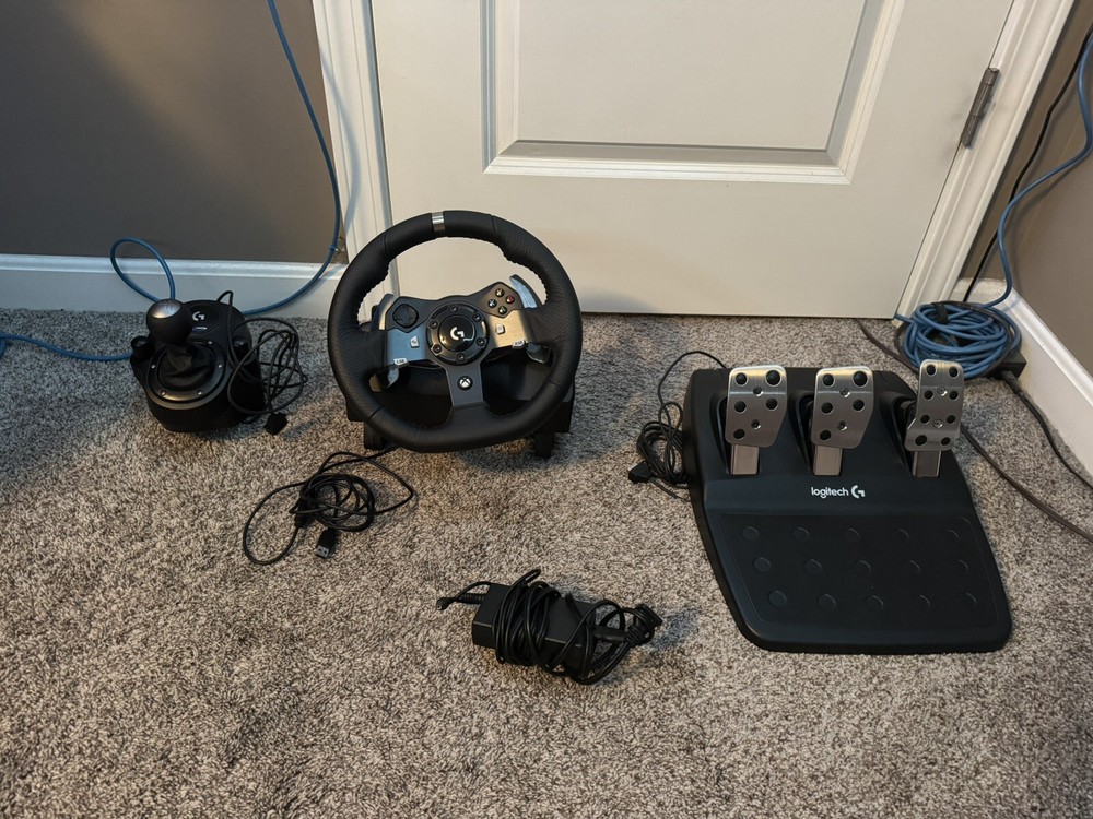 Logitech G920 Driving Force Racing Wheel + Logitech G Driving Force Shifter