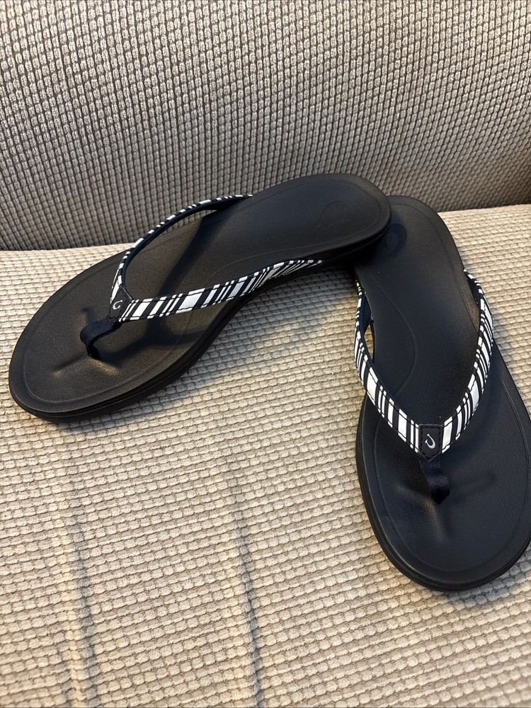 Olukai Women’s Ho'opio Thong Flip Flops Sandals Black White Striped Size: 10