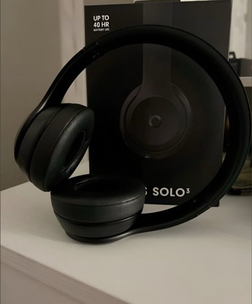Beats Solo3 Wireless On-Ear Headphones in Black