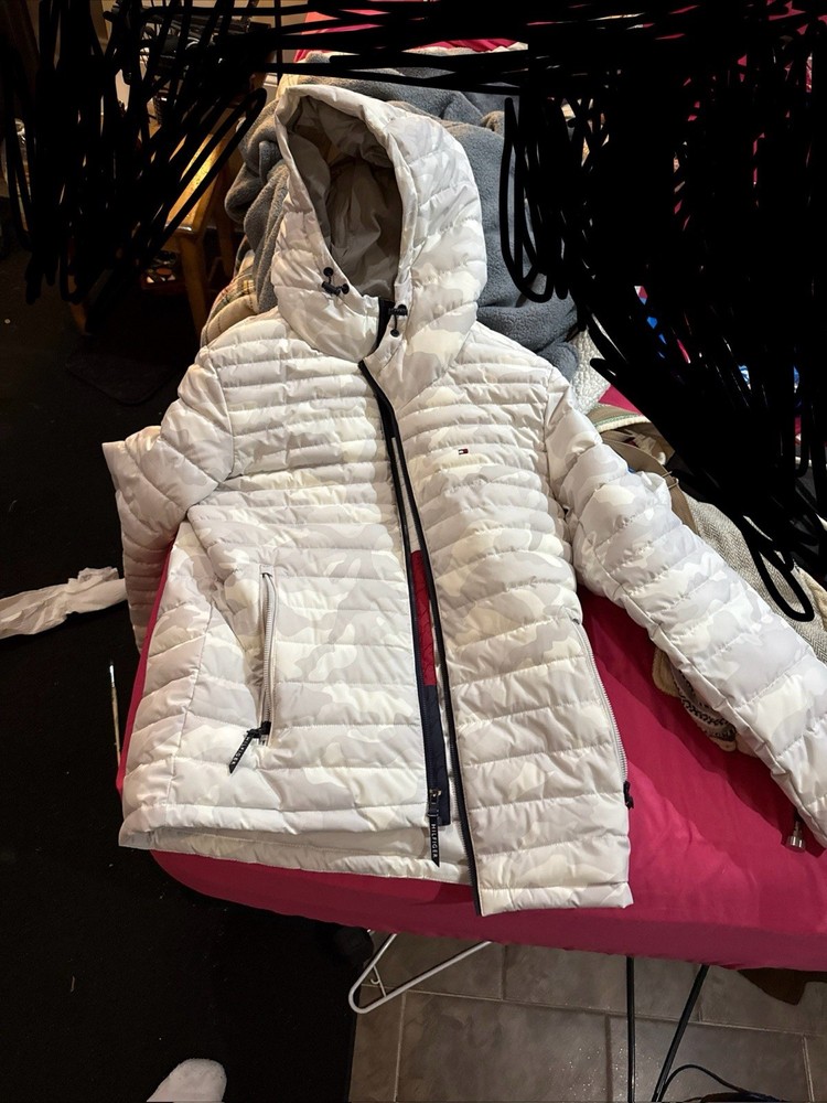 Brand New Tommy Hilfiger Mens THFlex Puffer Jacket  SMALL White/Grey Camo