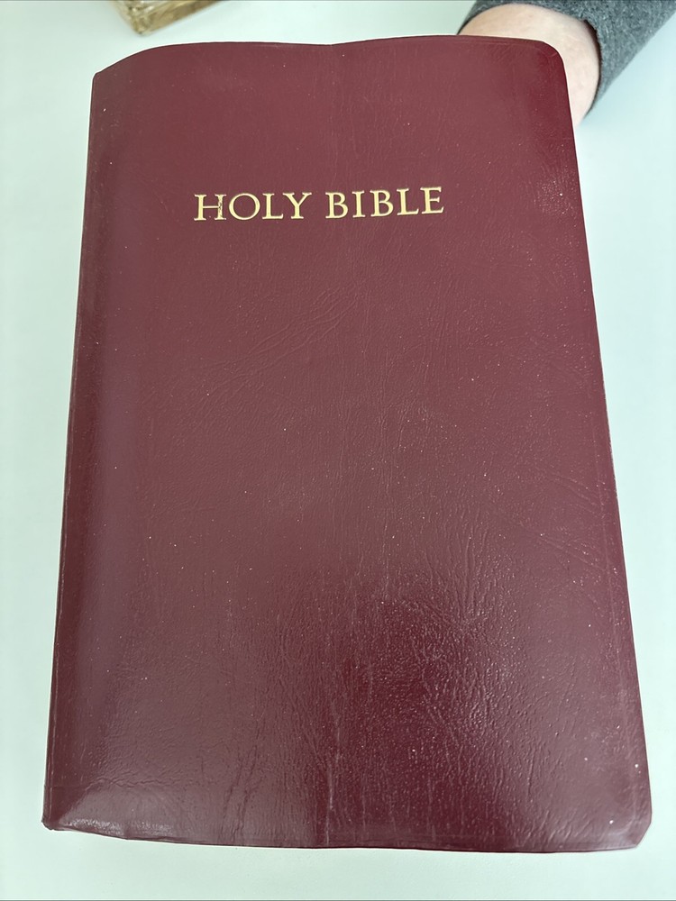 NJKV Bible:  Giant Print with Center Column Reference Edition