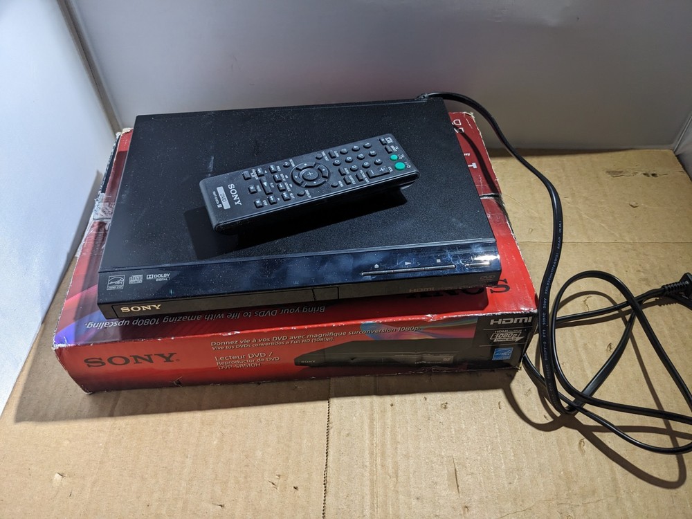 Sony DVP-SR210P DVD Player W/ Box + Remote - VG